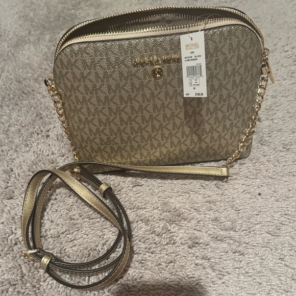 New Micheal Kors Cindy Dome Silver Crossbody - Picture 3 of 6